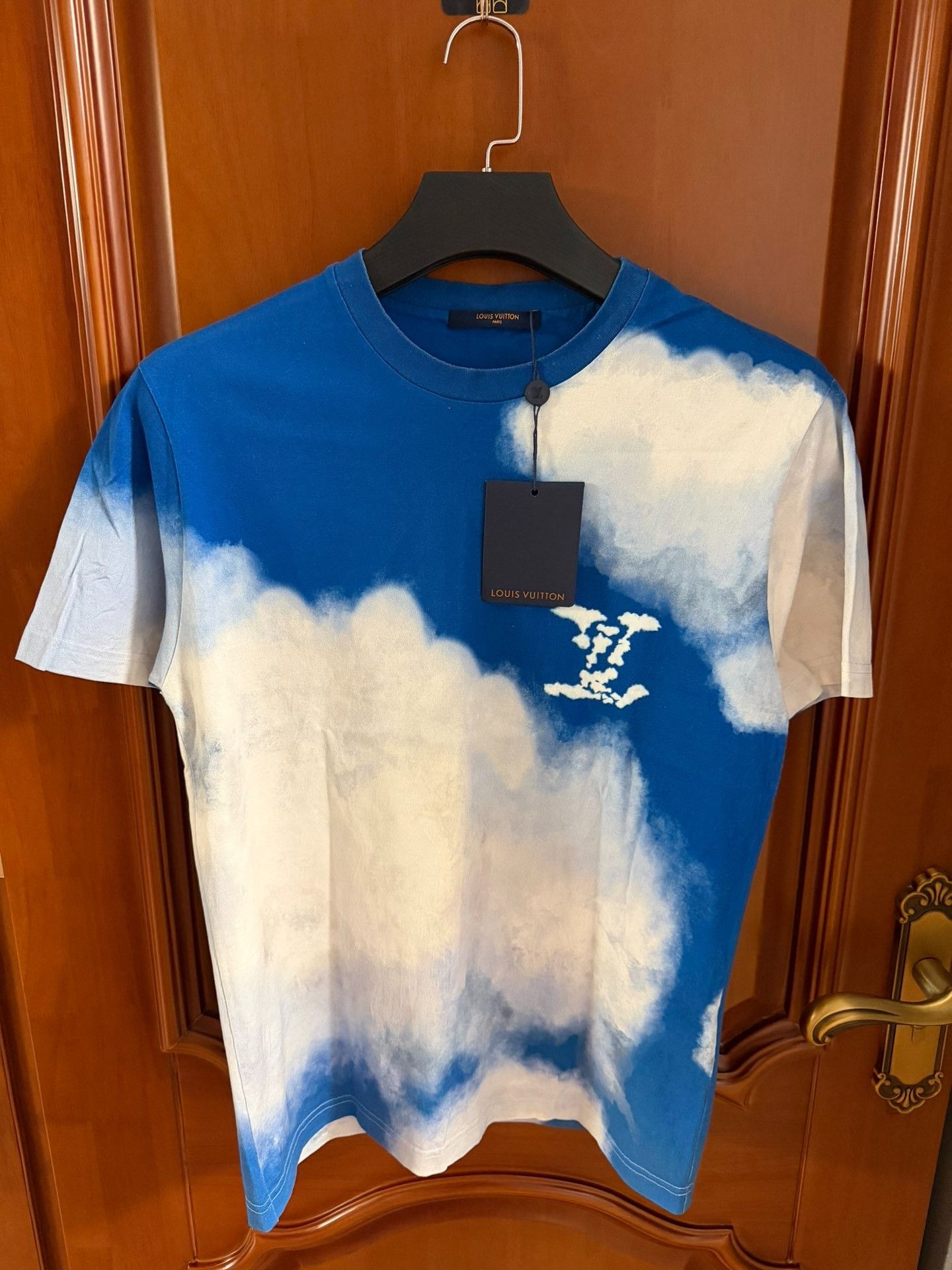 Louis Vuitton Louis Vuitton Clouds Print T-Shirt Size M Size US M / EU 48-50 / 2 - 1 Thumbnail