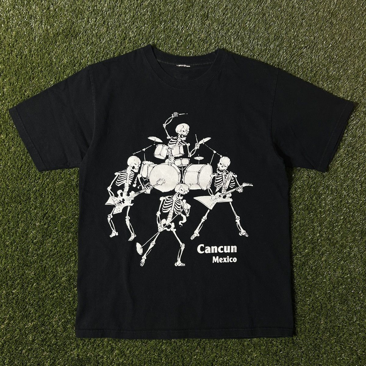 Other Vintage Cancun Mexico Skeleton Band Graphic T-shirt Size US M / EU 48-50 / 2 - 1 Thumbnail