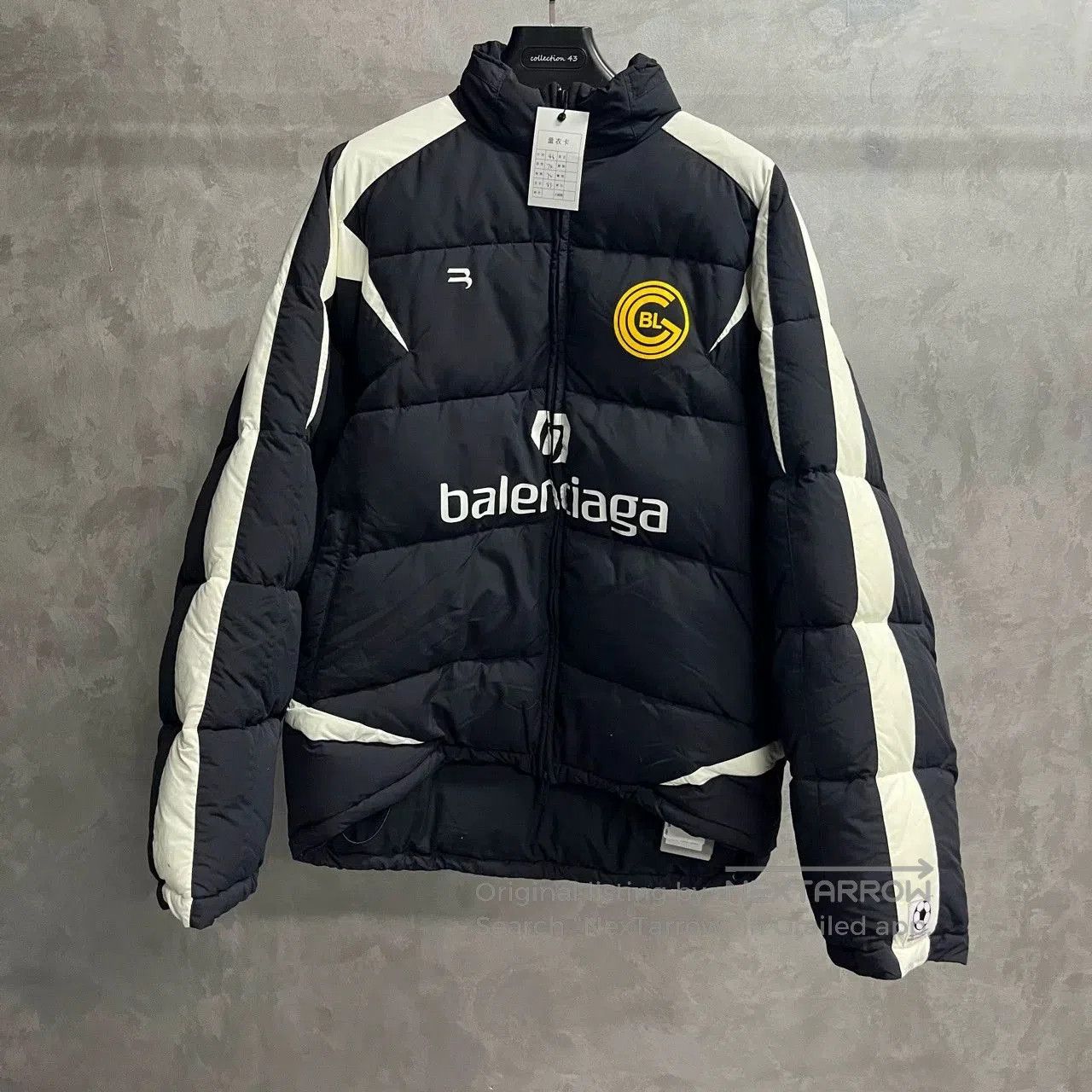 Balenciaga Balenciaga Football Print Logo Down Jacket. Size US S / EU 44-46 / 1 - 1 Thumbnail