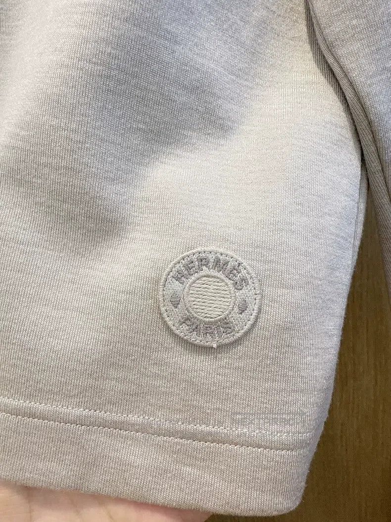 Hermes Hermes Oatmeal-colored silk cotton round-neck seal logo sw Size 4XL / US 24-26 - 3 Thumbnail