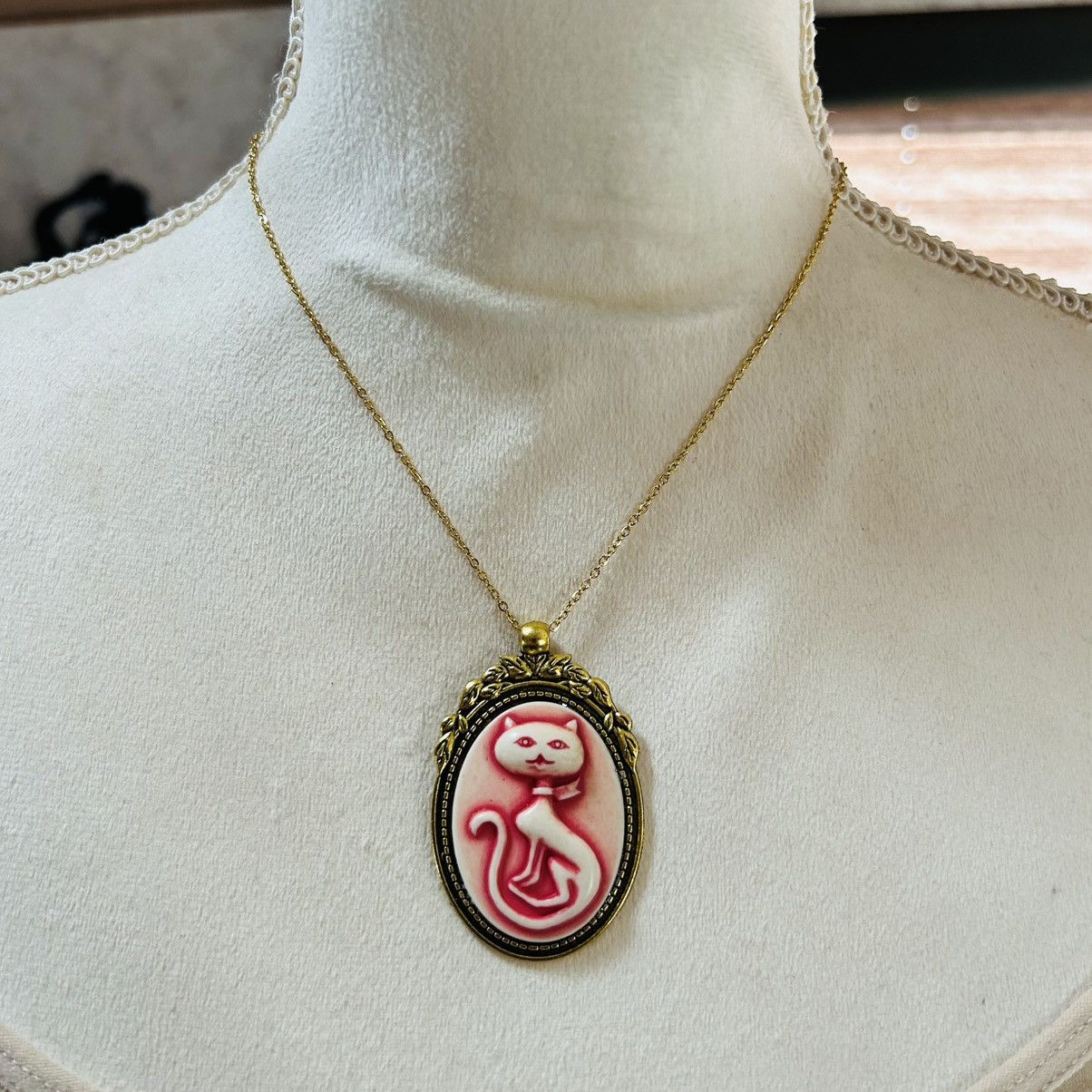 Handmade Handcrafted rose sitting pretty kitty cat cameo necklace Size ONE SIZE - 3 Thumbnail