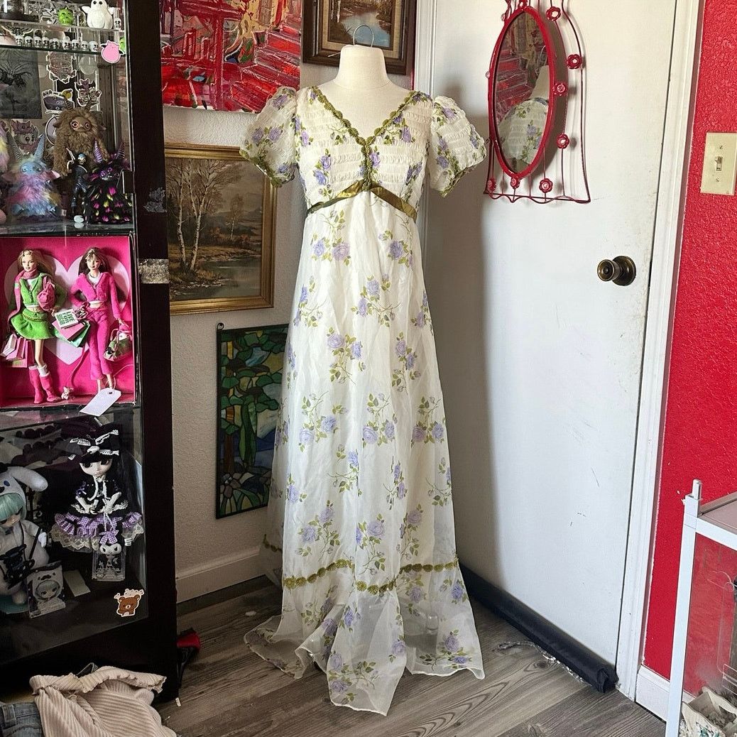 Handmade handmade cream purple green floral formal maxi dress Size S / US 4 / IT 40 - 1 Thumbnail