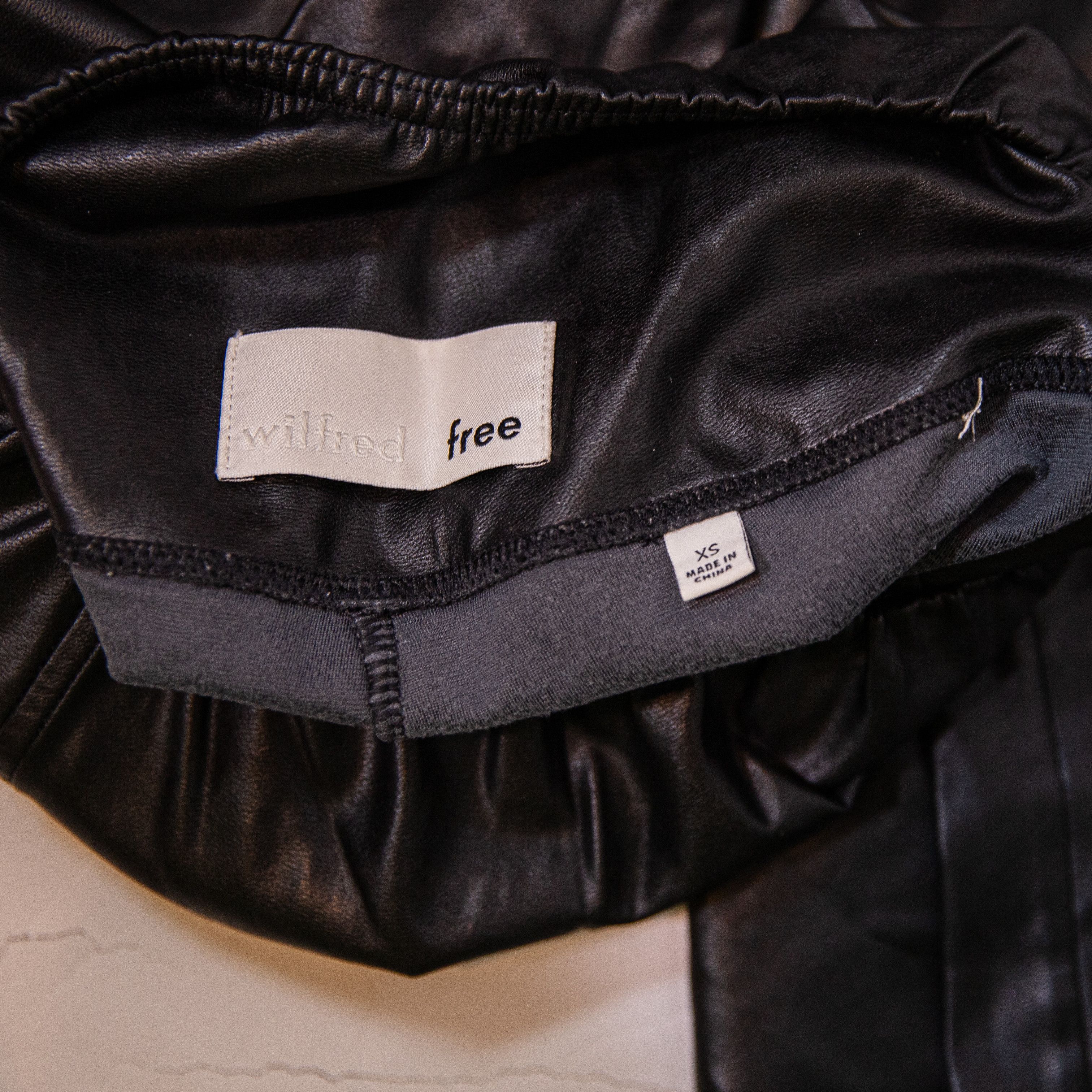 Aritzia Wilfred Free Aritzia Faux Vegan Leather Size 25" / US 0 / IT 36 - 4 Thumbnail