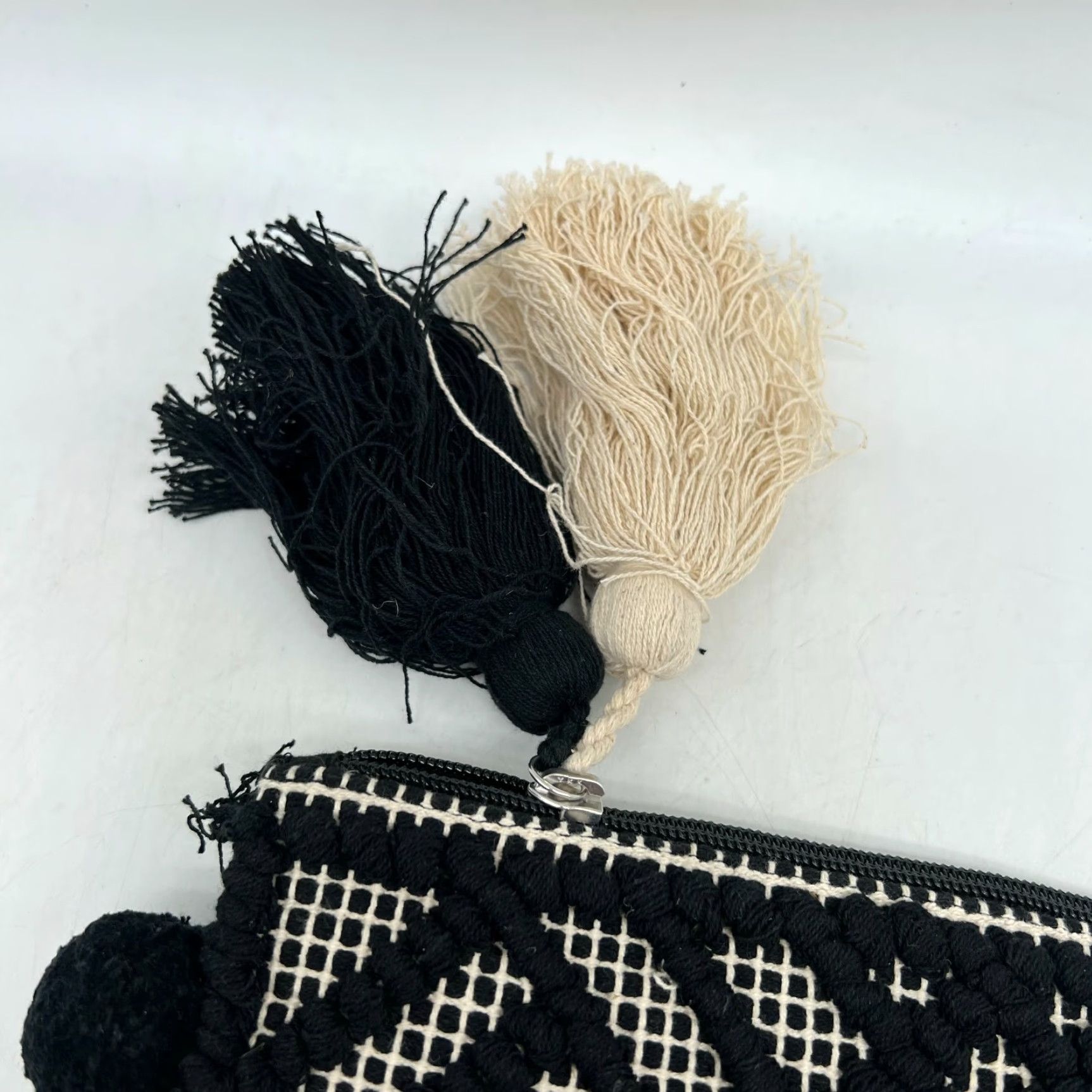 Vintage Shiraleah Chicago Womens Woven Tassel Pom Pom Black Cosmetic Pouch Clutch Bag Size ONE SIZE - 5 Thumbnail
