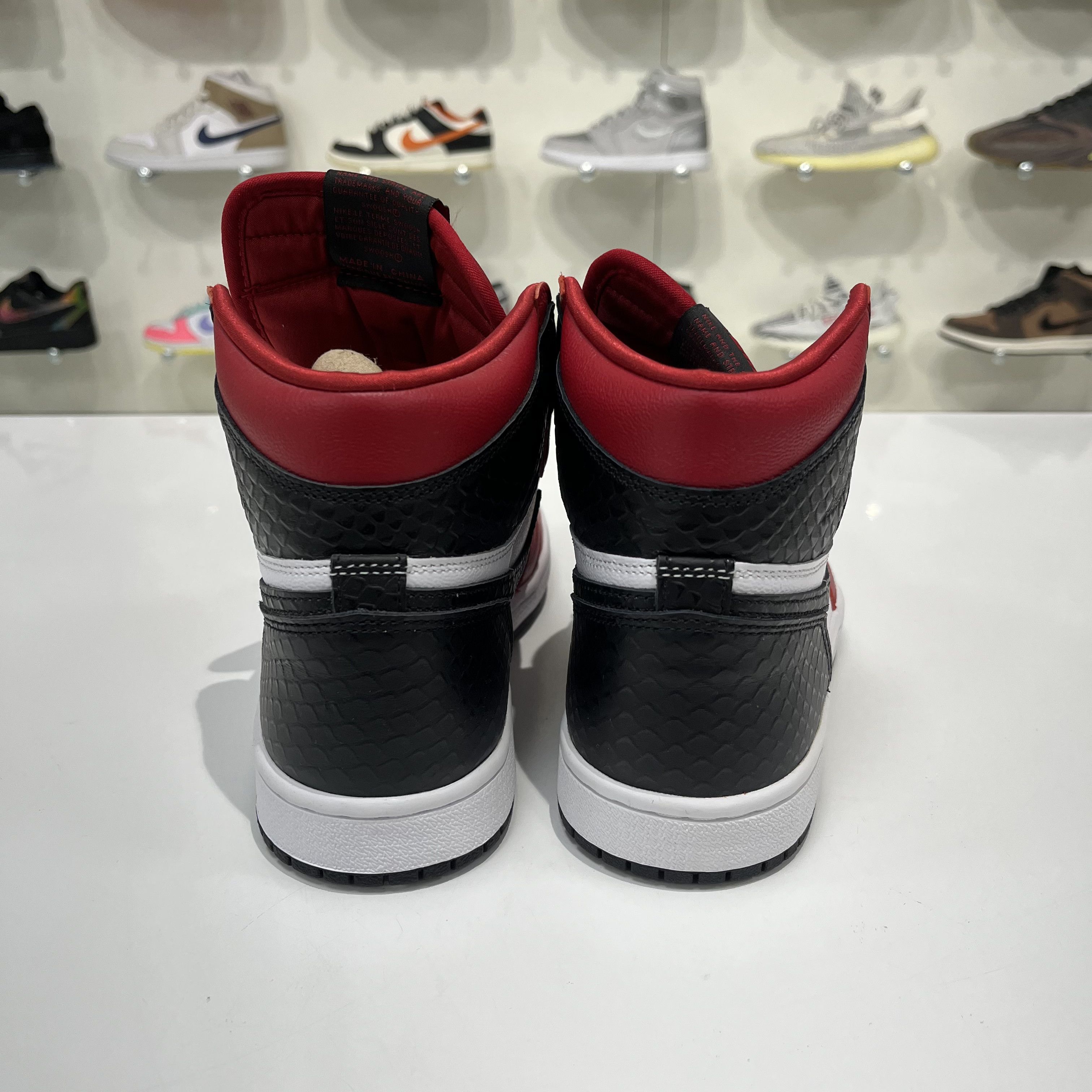 Nike Air Jordan 1 Retro High Satin Snake Chicago (W) Size US 6.5 / IT 36.5 - 3 Thumbnail