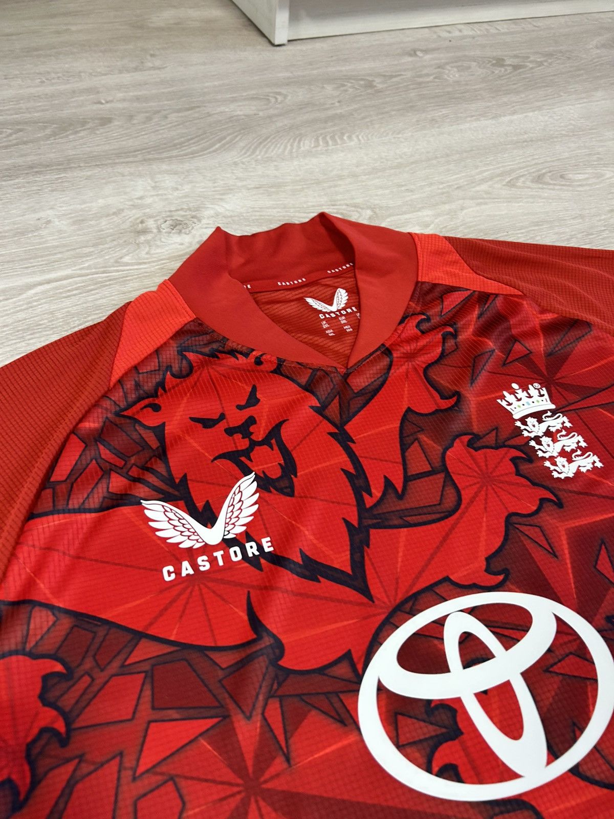 Castore 2025/26 Castore England Cricket Men's Short Sleeve Shirt - Size US XXL / EU 58 / 5 - 3 Thumbnail