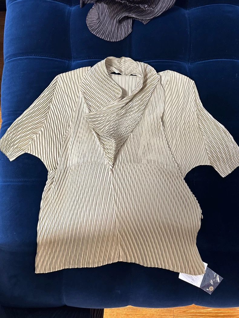Issey Miyake Issey Miyake Fish-scale pleated short-sleeved shirt Size M / US 6-8 / IT 42-44 - 2 Thumbnail