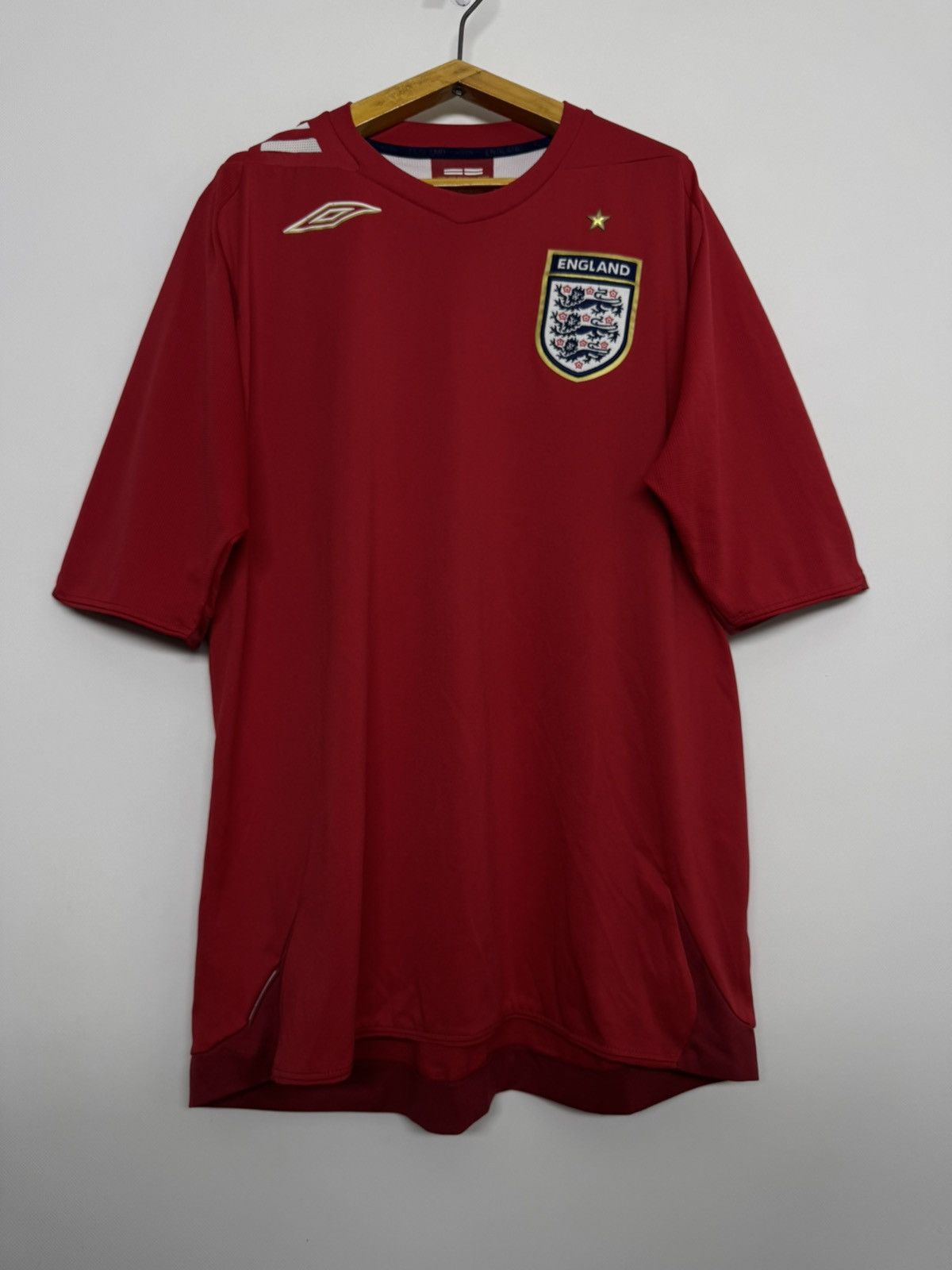 Umbro 2006 2008 England National Umbro Vintage Home Soccer Jersey Size US L / EU 52-54 / 3 - 7 Thumbnail