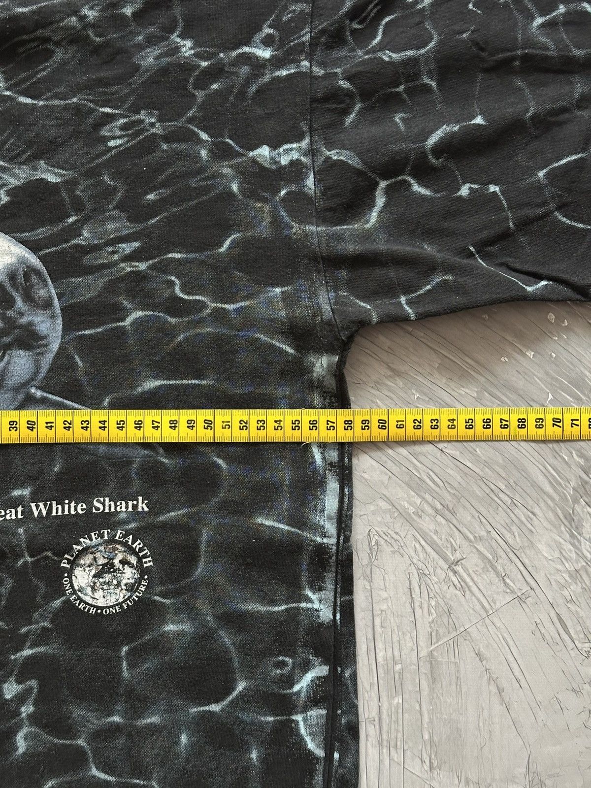 Vintage Vintage Planet Earth Great White Shark full print Tee Size US XL / EU 56 / 4 - 5 Thumbnail