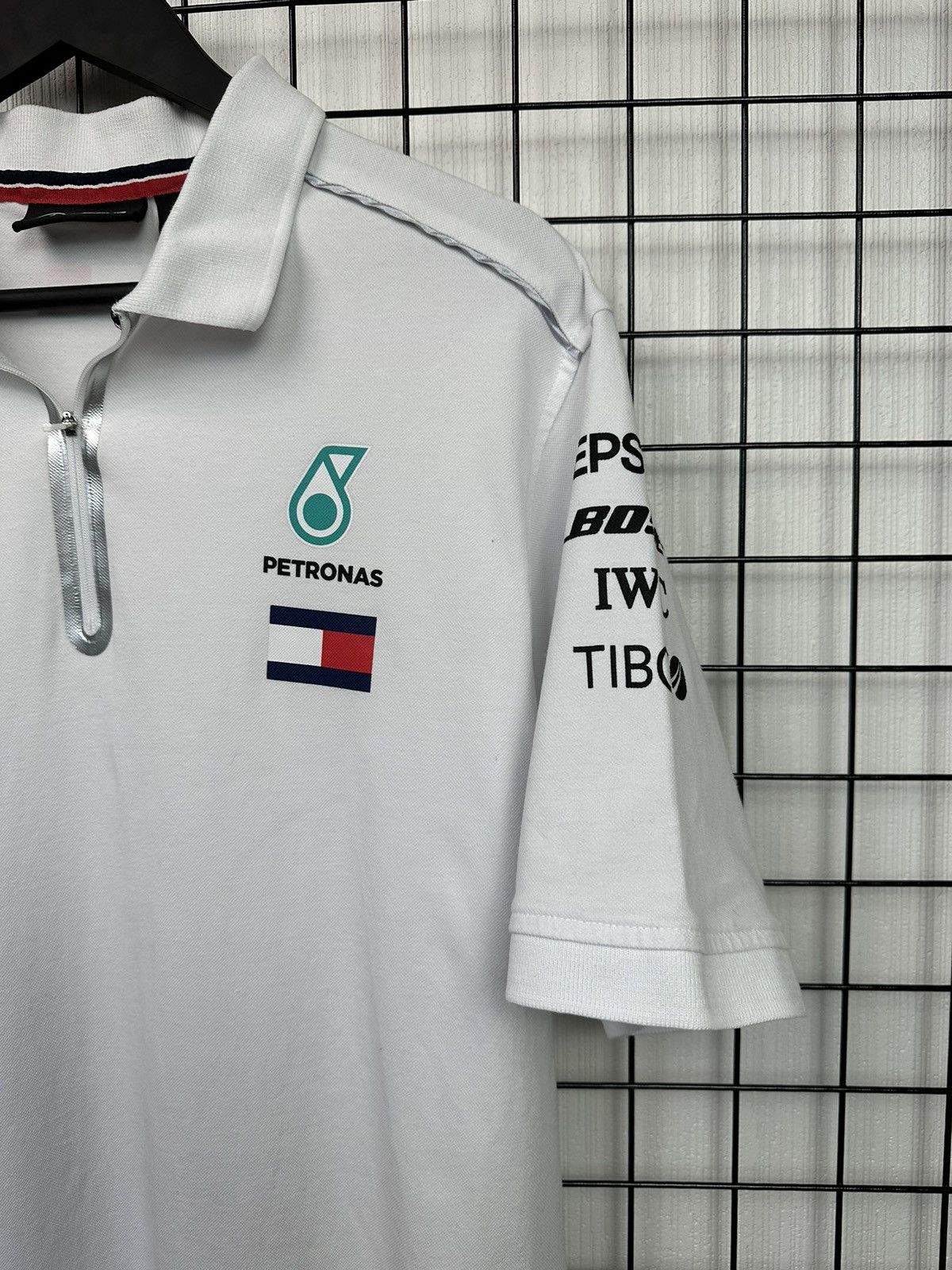 Formula 1 × Mercedes-Benz Mercedes AMG Benz Formula uno Petronas Men XL White T shitrt Size US XL / EU 56 / 4 - 6 Thumbnail