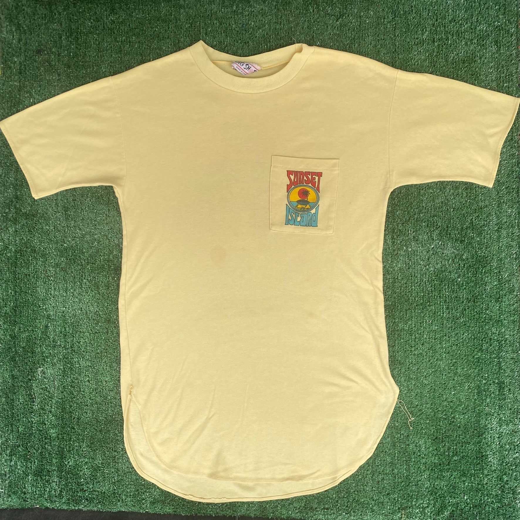 Vintage Vintage 80s Tropical Beach Shirt Surf Island Single Stitch T Size US S / EU 44-46 / 1 - 4 Thumbnail