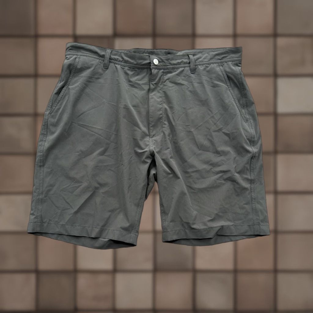 Footjoy FootJoy Shorts Men 38 Black Polyester Outdoor Chino Casual 9 in Inseam 38in Front Zip Pockets Logo Button Regular Mens Size US 38 / EU 54 - 1 Thumbnail