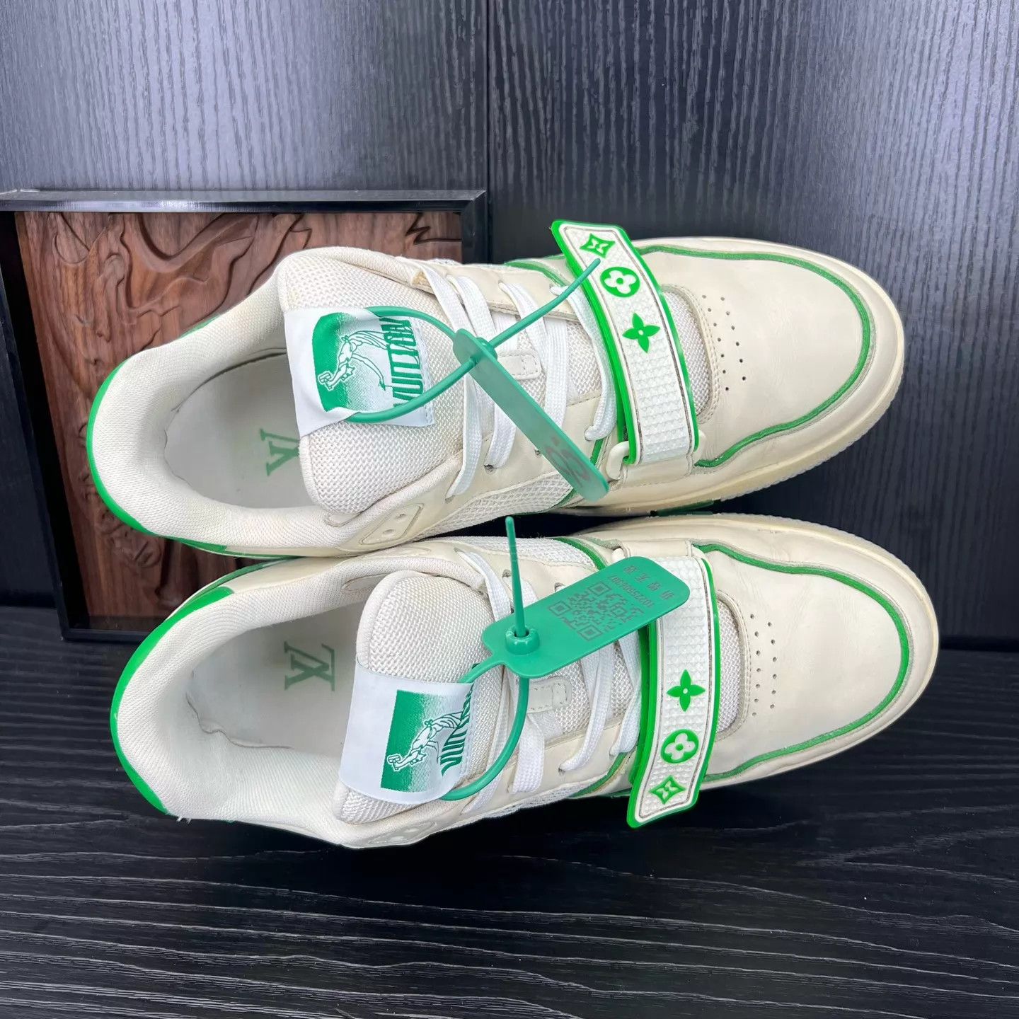 Louis Vuitton LV Trainer White Green Velcro 7/41 Original Box Size US 8 / EU 41 - 8 Thumbnail