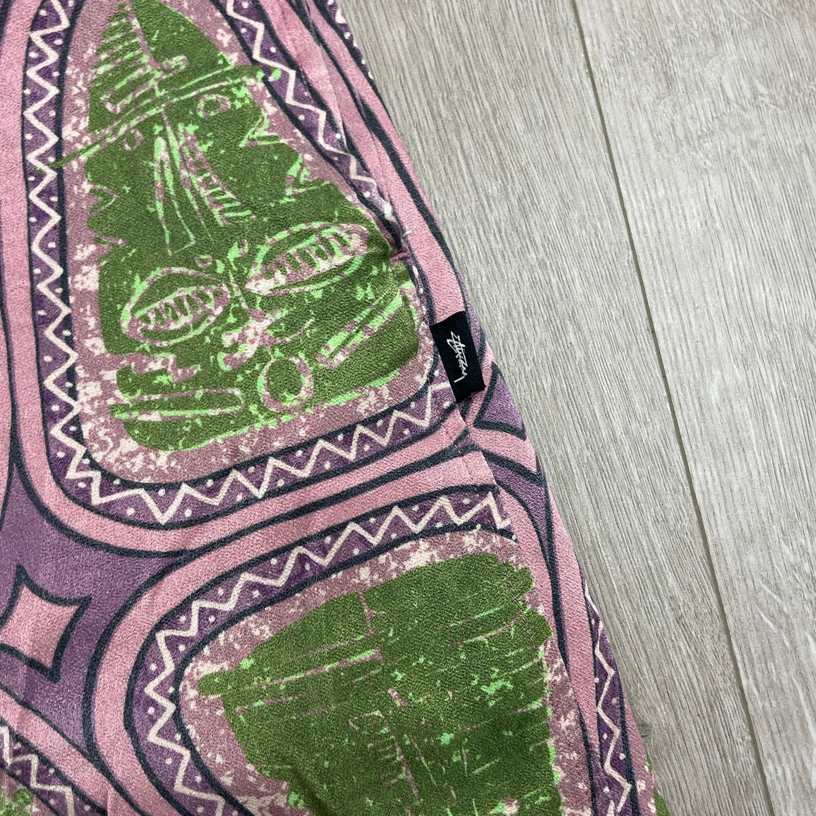 Stussy Stussy Mask Silk Shorts size Large L Purple Green B6 Size US 30 / EU 46 - 3 Thumbnail