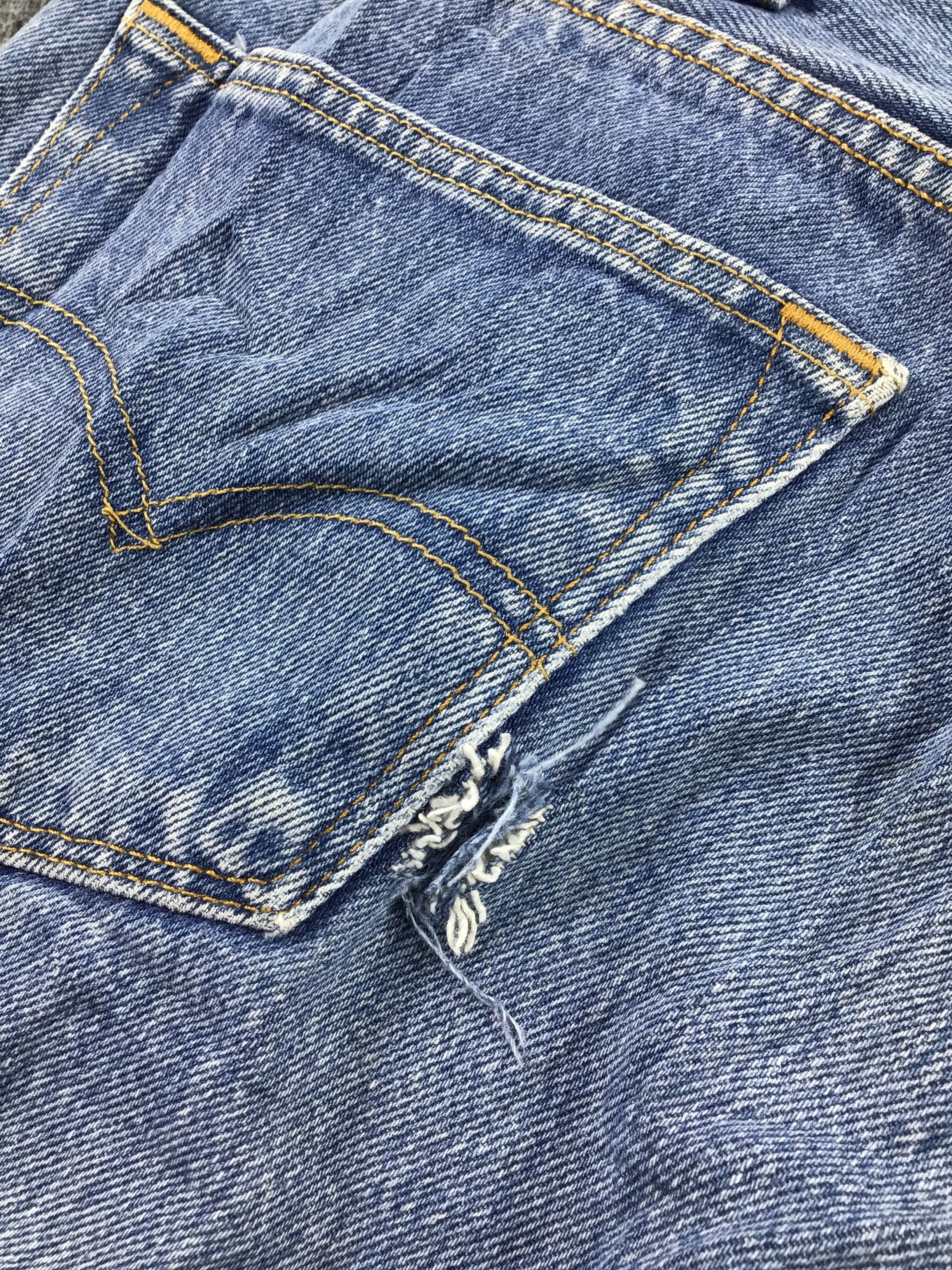 Levi's Vintage Levi's 501 Jeans Medium Wash Denim KJ181 Size US 35 - 7 Thumbnail