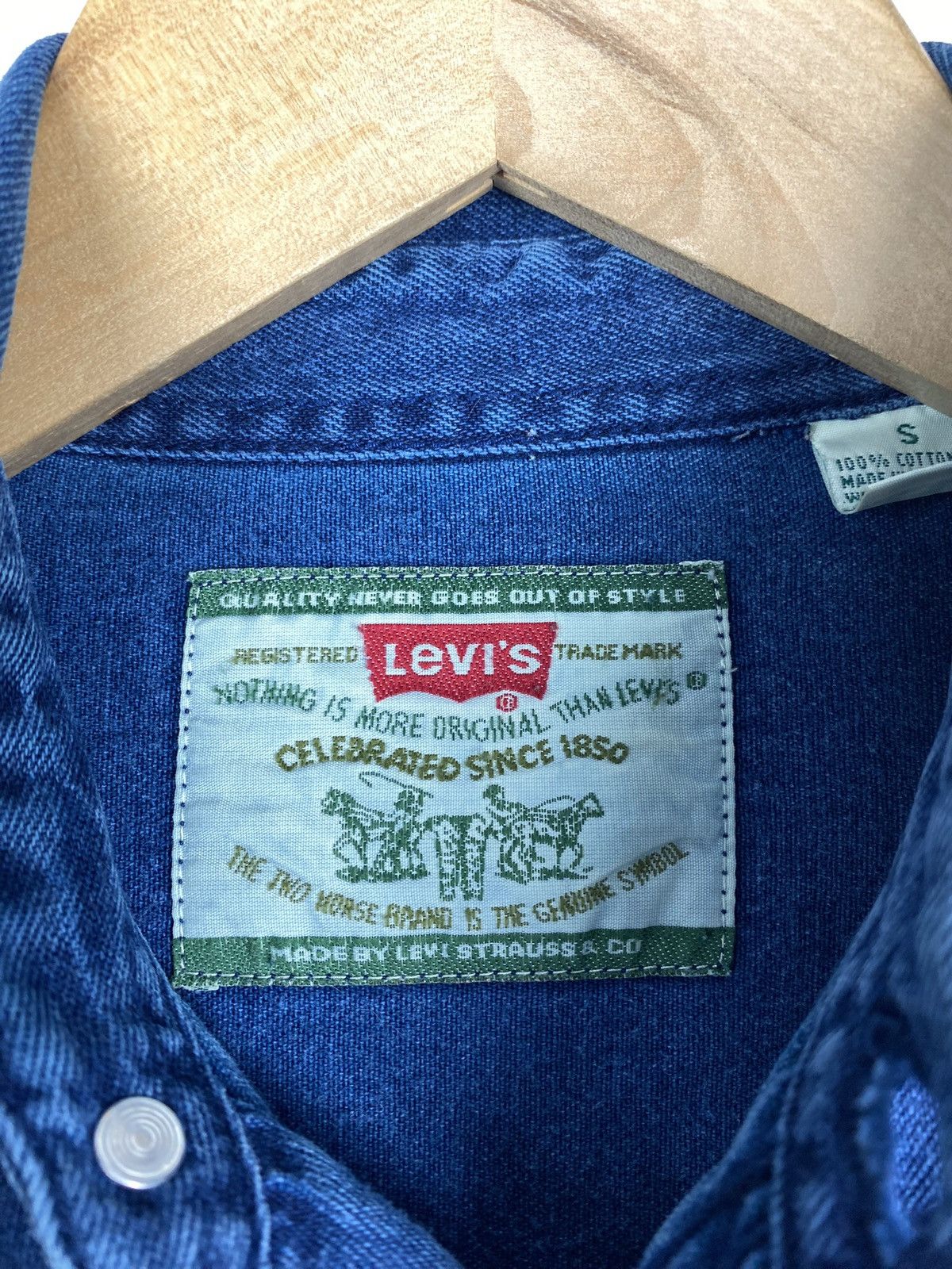 Levi's Levis Vintage Men’s Long Sleeve Denim Button Up Shirt Size US S / EU 44-46 / 1 - 14 Thumbnail