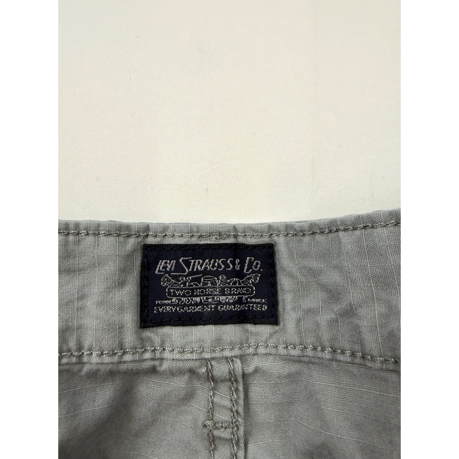 Levi's Levi's Cargo Shorts Mens 40 Gray Cotton Utility Pockets 9 Inseam Casual Summer Size US 40 / EU 56 - 4 Thumbnail