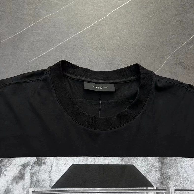 Givenchy Givenchy Portrait Print Short-sleeved T-shirt, Size S 9 Size US S / EU 44-46 / 1 - 3 Thumbnail