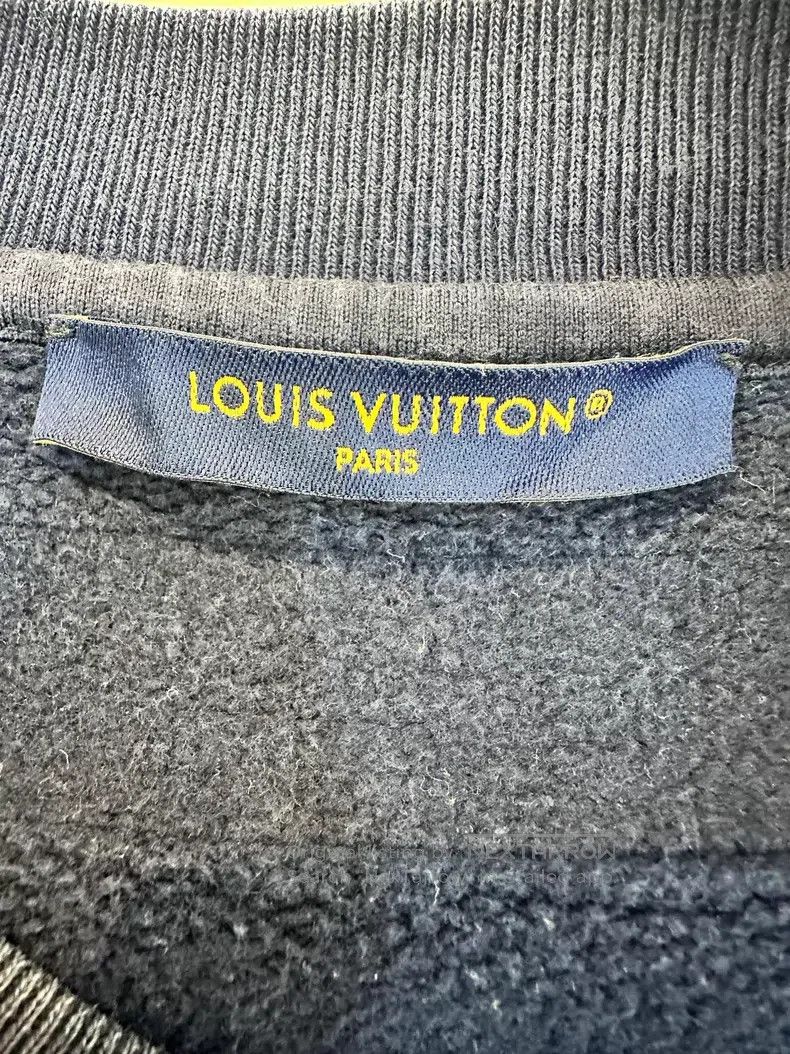 Louis Vuitton Louis Vuitton Dark blue flocked logo sweatshirt Size US L / EU 52-54 / 3 - 3 Thumbnail