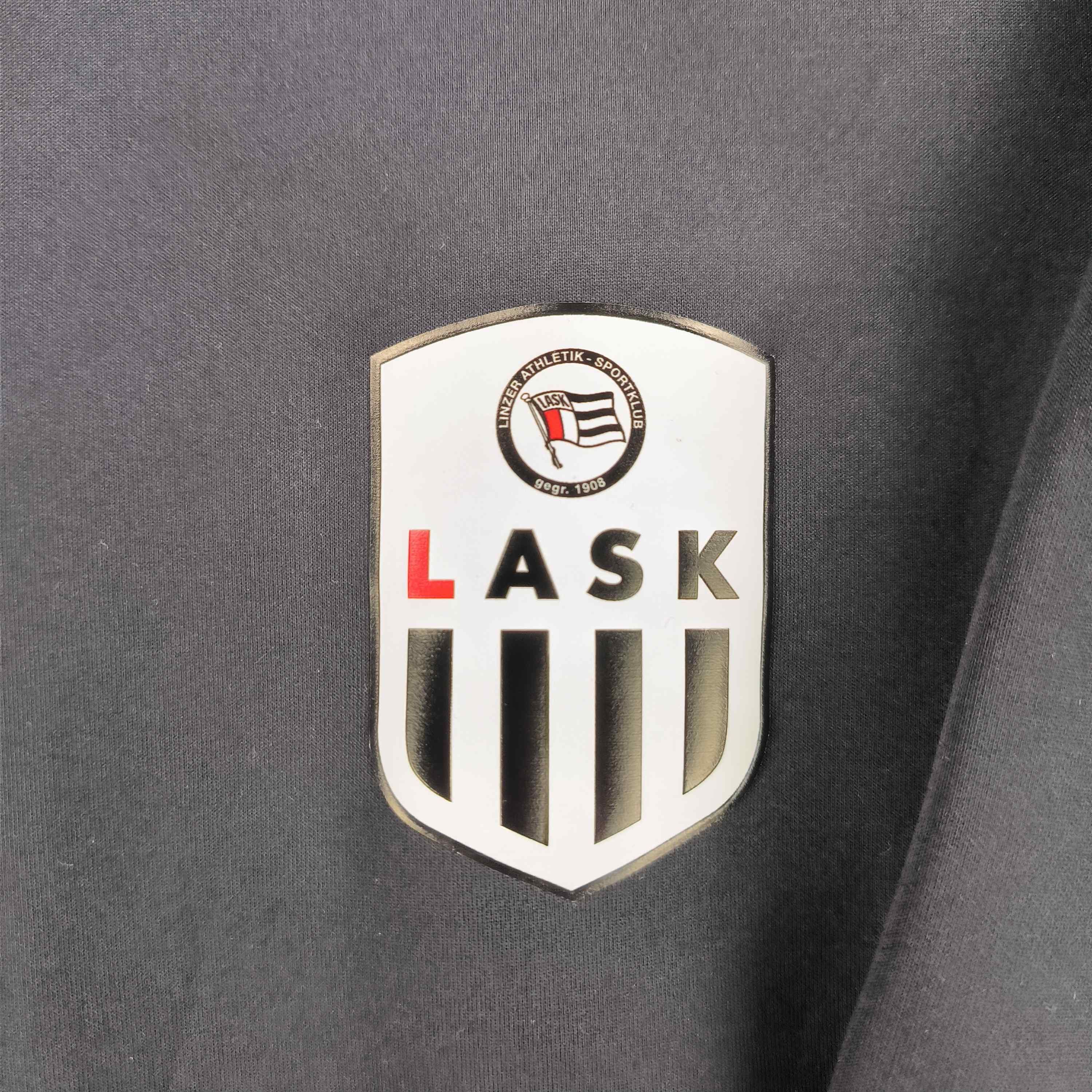Other LASK Linz football training top size S Size US S / EU 44-46 / 1 - 3 Thumbnail