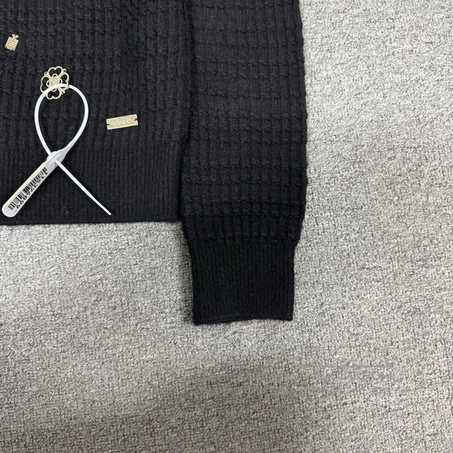 Chanel Chanel size 42 Ski Series: Cashmere Knit Sweater| Size L / US 10 / IT 46 - 4 Thumbnail