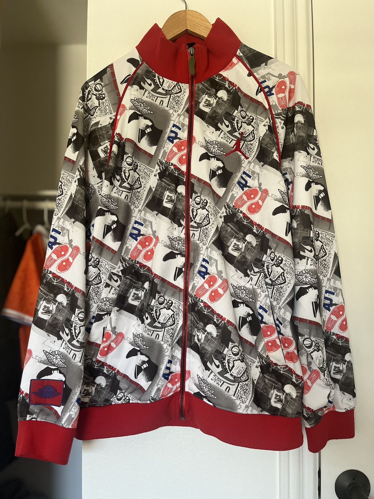 Jordan Brand Vintage Jordan all over print zip jacket Size US L / EU 52-54 / 3 - 1 Thumbnail