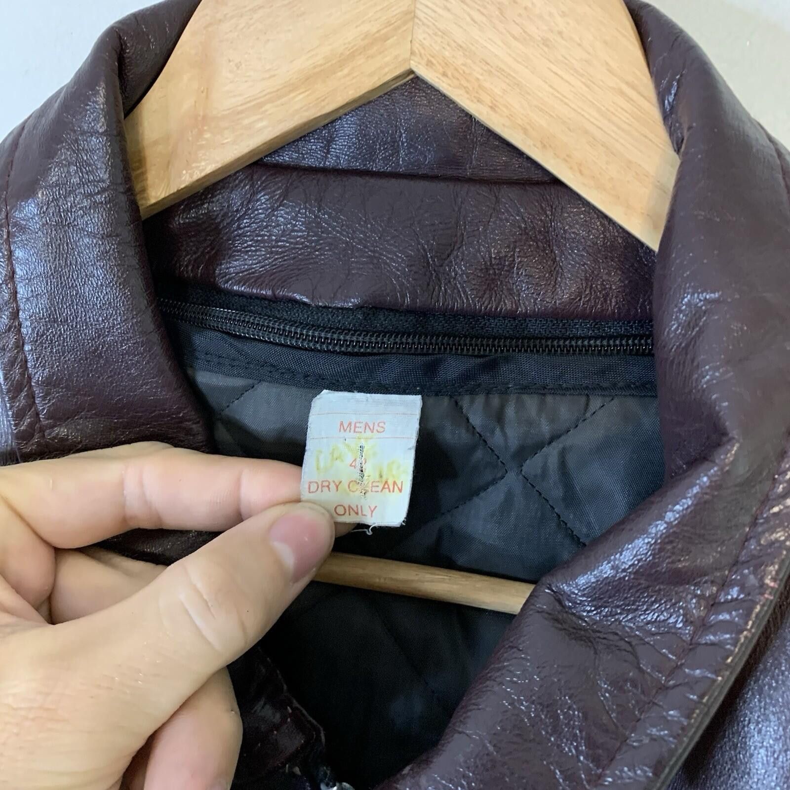 Vintage Vintage 90s Queens University Leather Varsity Red Size XL Size US XL / EU 56 / 4 - 7 Thumbnail