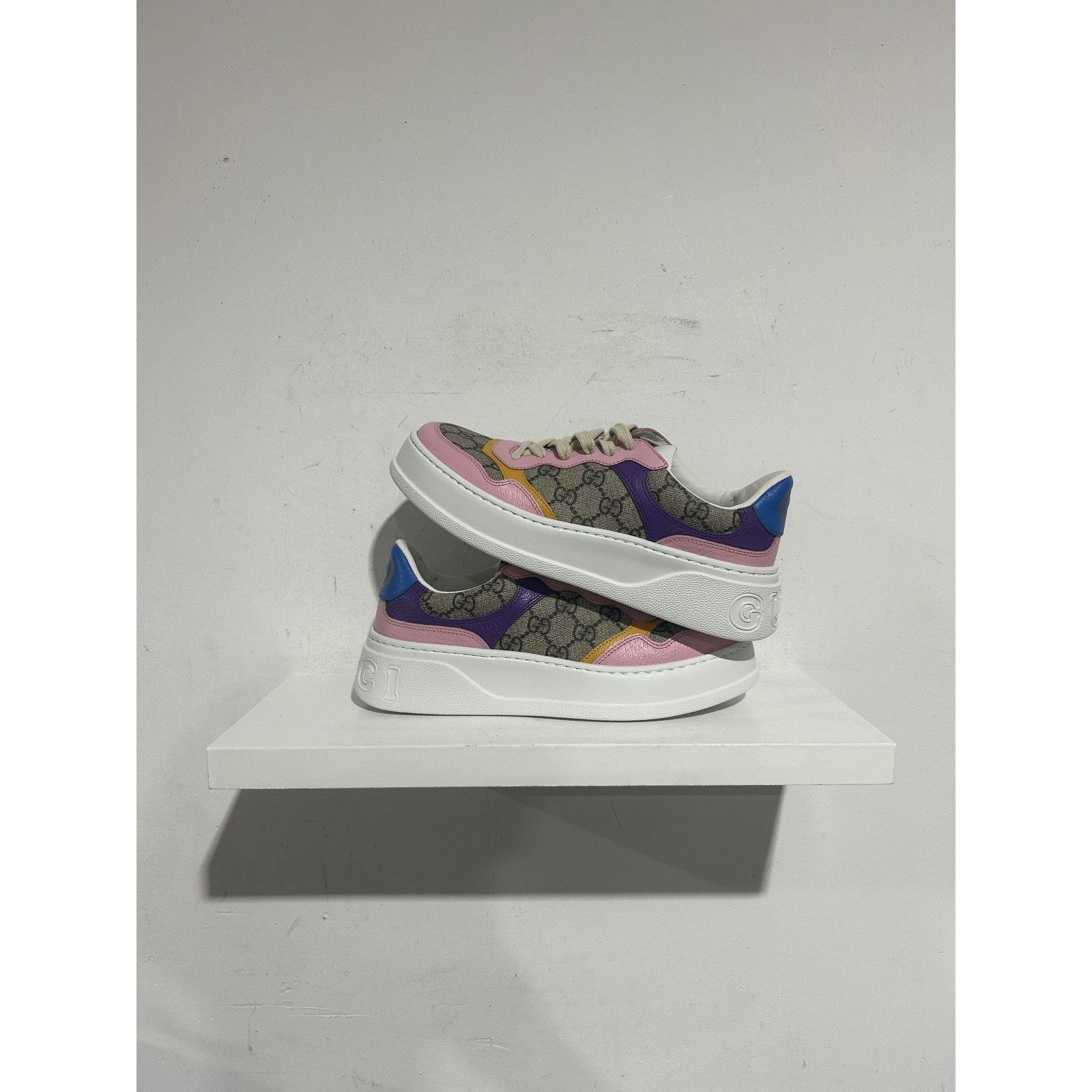 Gucci GUCCI WMNS BEIGE MULTI MONOGRAM GG SNEAKER SIZE 38.5 (5.5US) Size US 5.5 / IT 35.5 - 1 Thumbnail