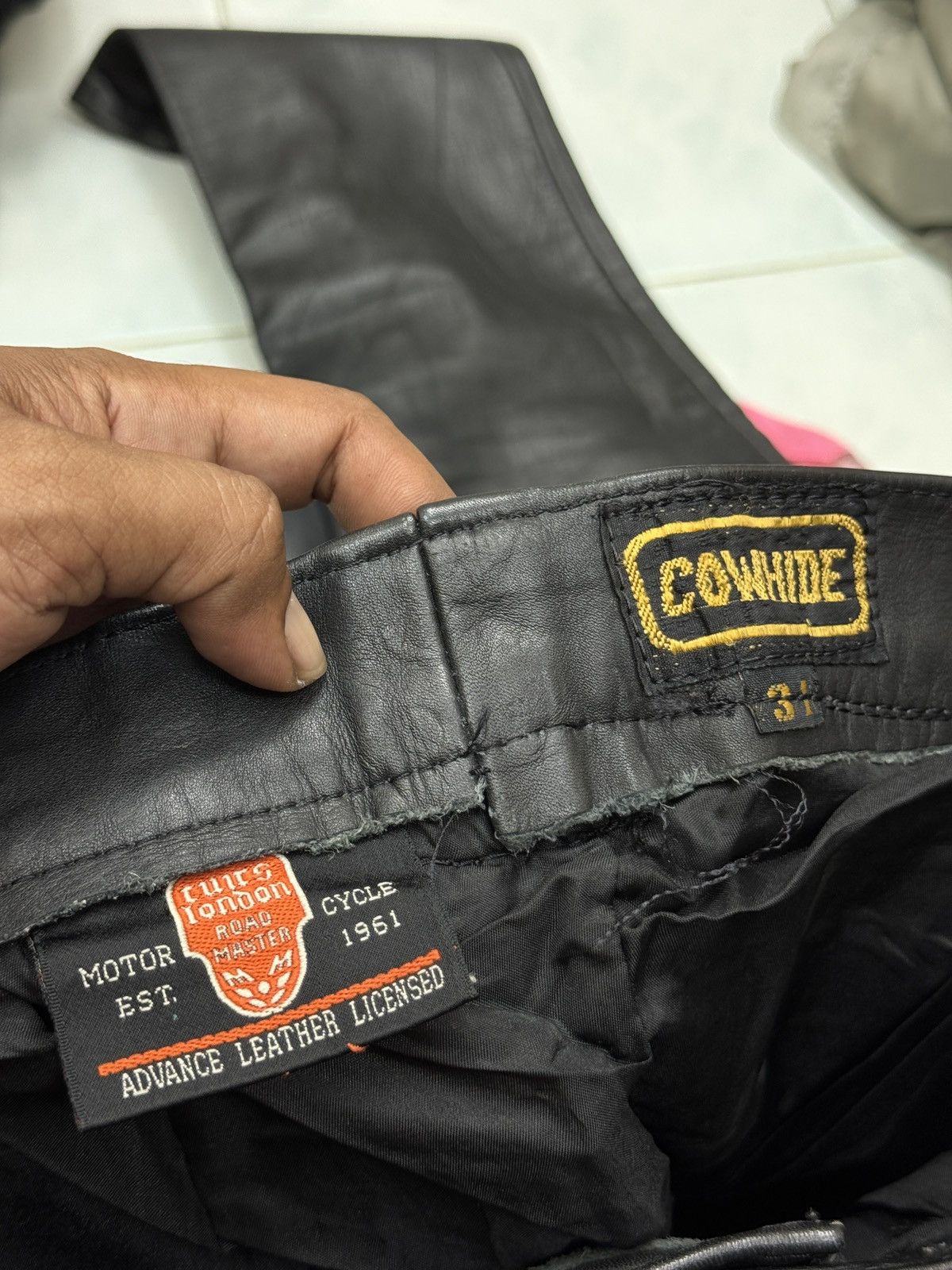 Genuine Leather 🔥🔥🔥STEALS CUIRS LONDON LEATHER PANTS Size US 31 - 9 Thumbnail