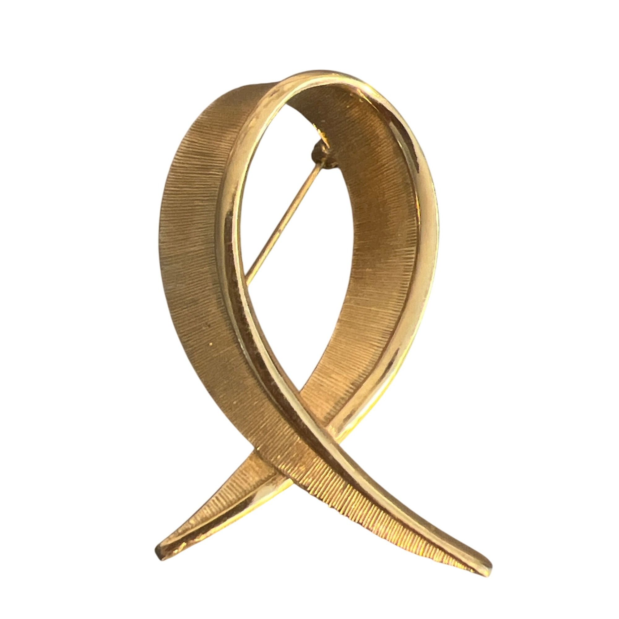 Monet Vintage Monet Gold Tone Textured Ribbon Brooch Pin Signed Si Size ONE SIZE - 1 Thumbnail
