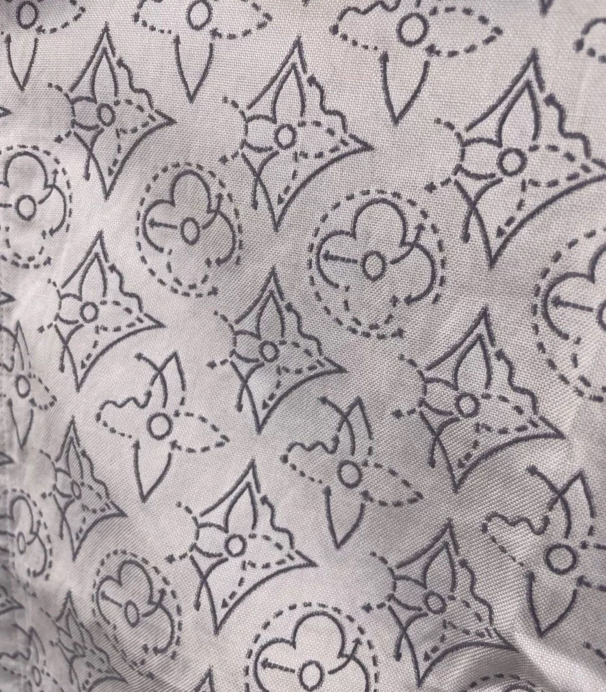 Louis Vuitton Louis Vuitton Grey and white embroidered shirt logo shirt Size US XL / EU 56 / 4 - 5 Thumbnail