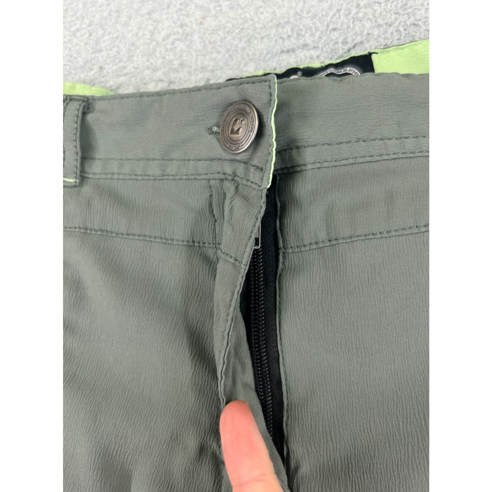 Vintage Killtec Shorts Women 16 Green Gray Cargo Zipper Pockets Hiking Backpacking 38x16 Size 38" / US 16 / IT 52 - 6 Thumbnail