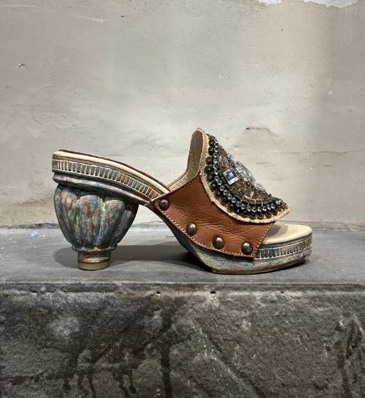 Share Spirit Homme Share Spirit Early Handcrafted Crystal Painted Sole Heels Size US 6.5 / IT 36.5 - 7 Thumbnail