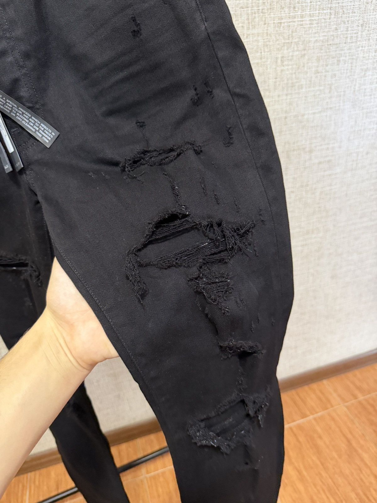Amiri AMIRI THRASHER PLUS BLACK DISTRESSED SLIM FIT JEANS Size US 32 / EU 48 - 6 Thumbnail