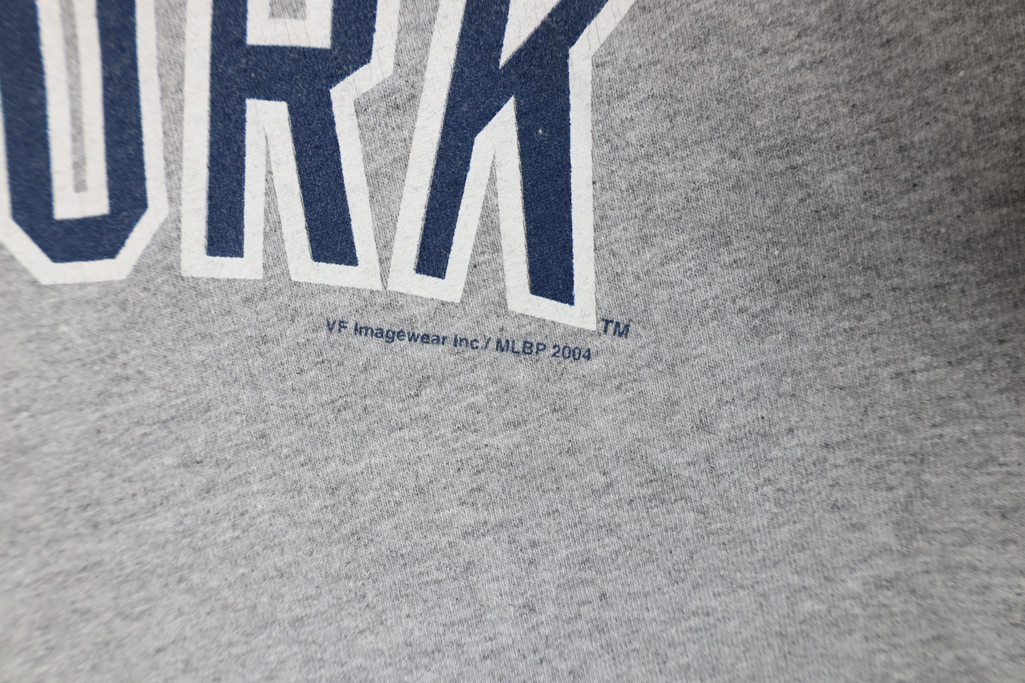 Vintage Vintage Y2K 2004 Baseball 3/4 Sleeve Raglan T-Shirt Gray Size US L / EU 52-54 / 3 - 6 Thumbnail