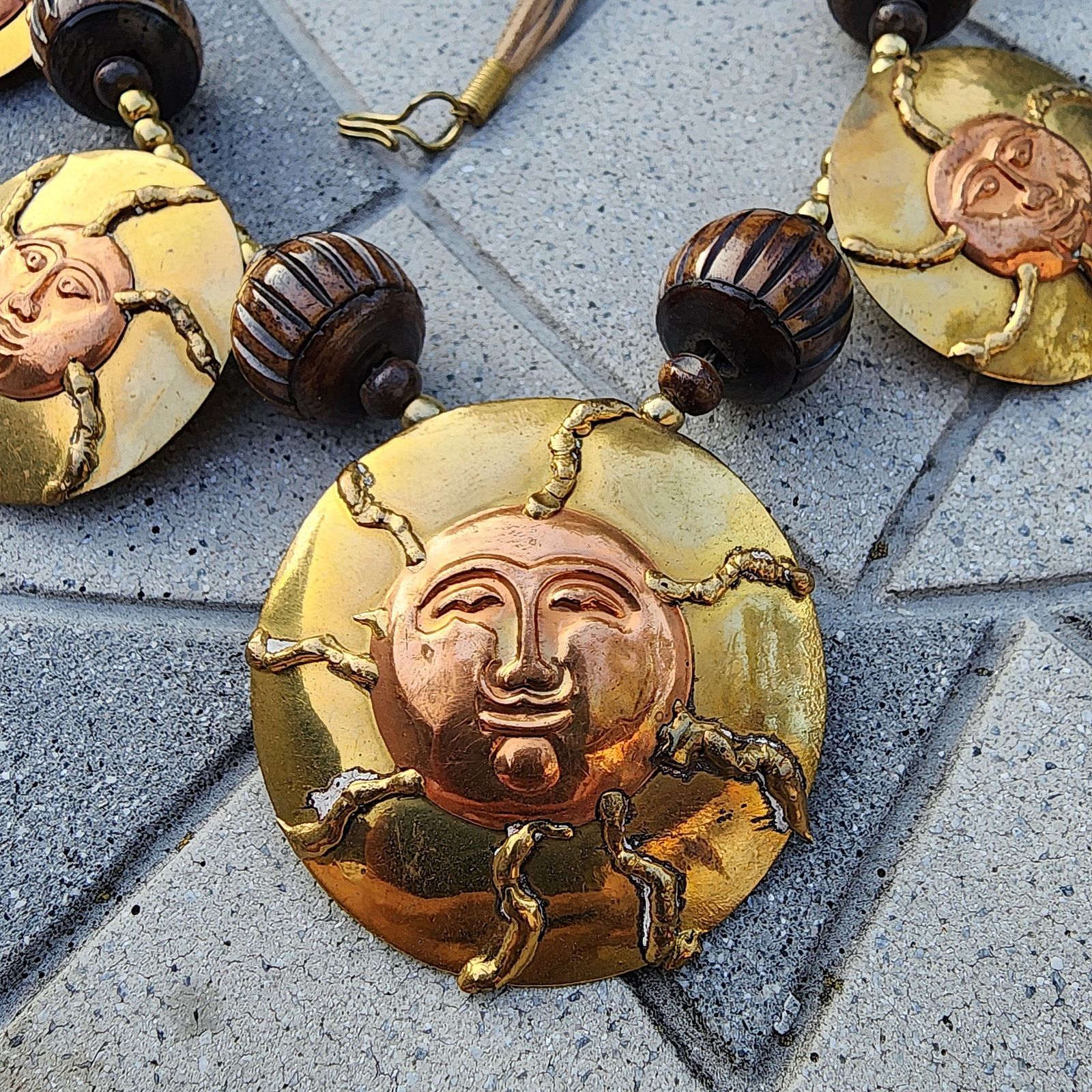 Vintage Artisan Contrast Brass Sun Disc Wood Bead Welded Necklace Size ONE SIZE - 8 Thumbnail