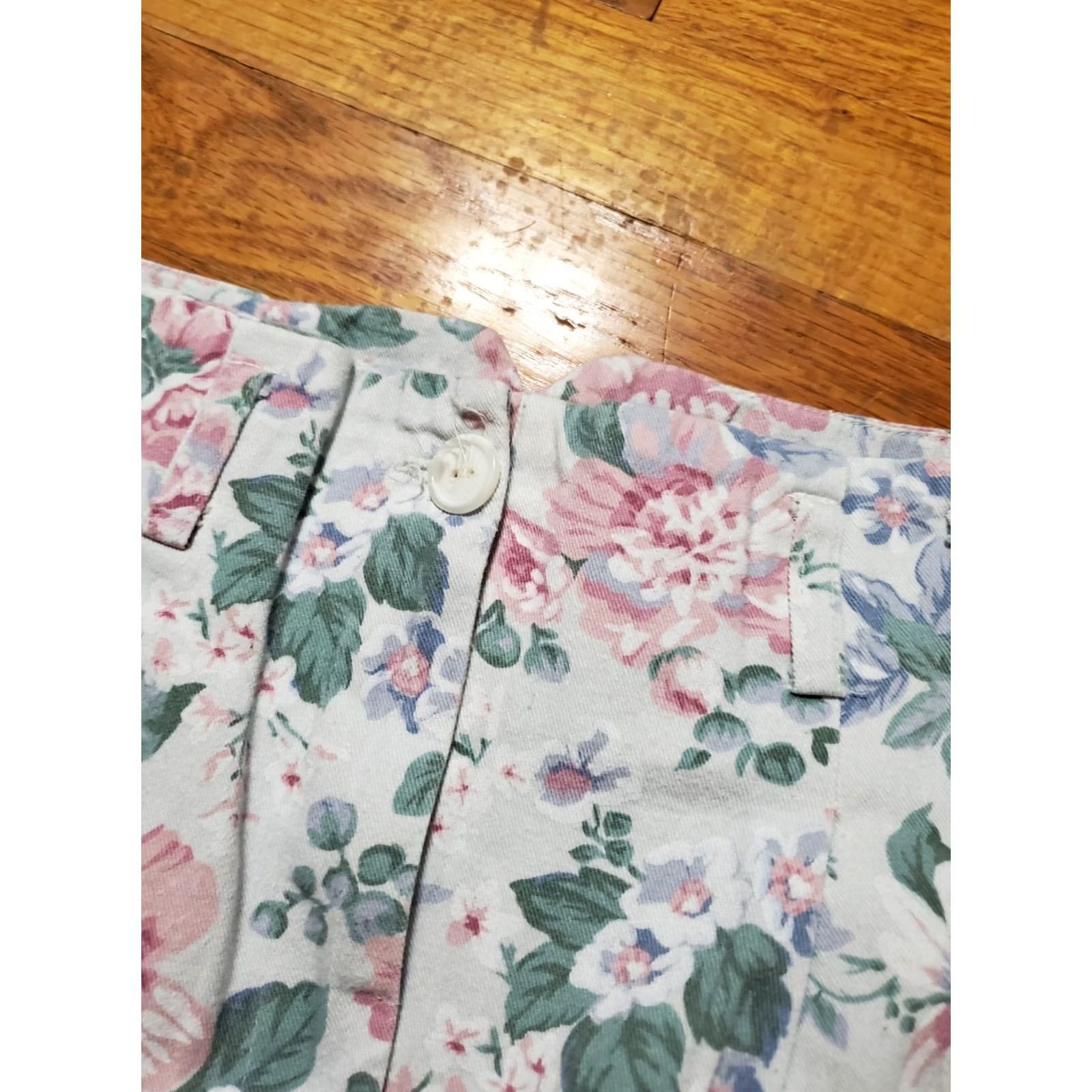 Vintage VINTAGE Best American Clothing Skirt Womens Size 7/8 Floral Cotton USA Made Knee Length A-Line White with Pockets Slit Button Closure All Seasons Size 28" / US 6 / IT 42 - 5 Thumbnail