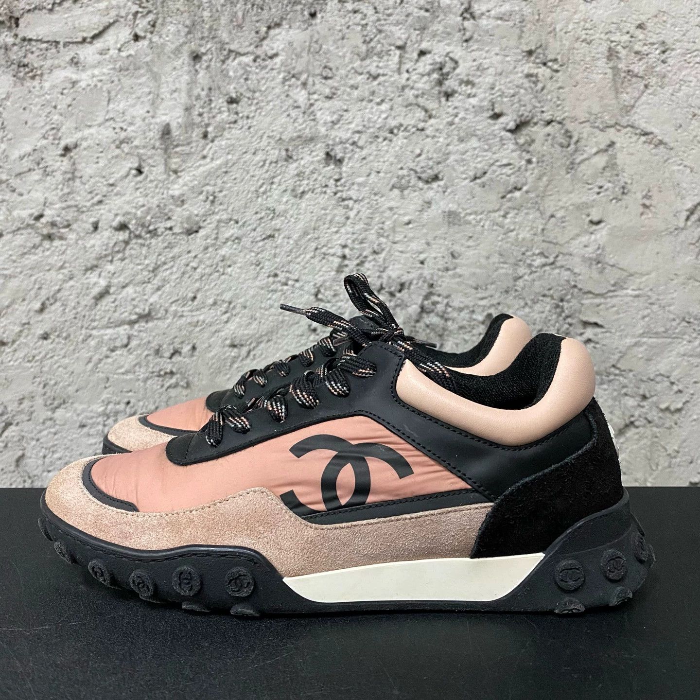 Chanel Chanel Sneakers Women's 36.5 Used Size US 5.5 / IT 35.5 - 2 Thumbnail
