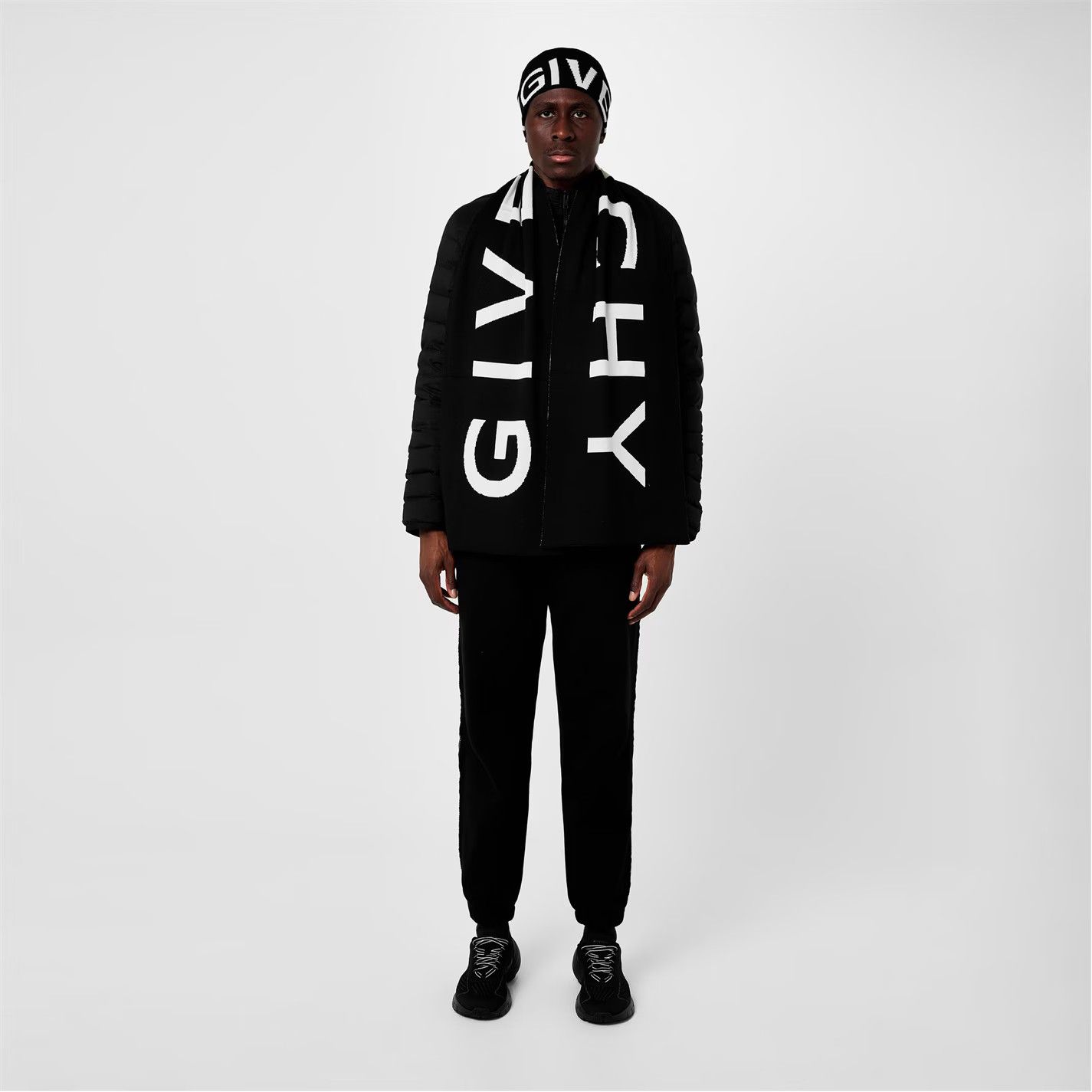 Givenchy o1g2r1mq0426 Size: OS / Logo Knit Beanie Hat / Cap in Black Size ONE SIZE - 3 Thumbnail