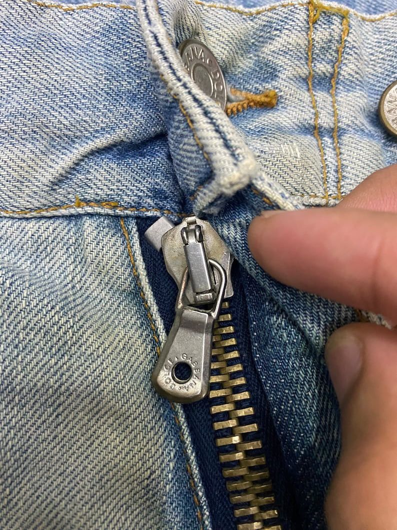 Dolce & Gabbana × Vintage Dolce & Gabbana Zipper Pocket Distressed Denim Jeans Size US 33 - 10 Thumbnail