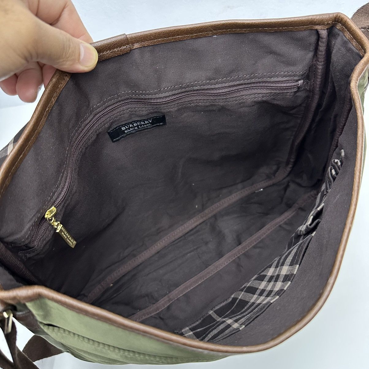 Burberry ‼️YES‼️ AUTHENTIC BURBERRY BLACK LABEL MESSENGER SHOULDER BAG Size ONE SIZE - 11 Thumbnail