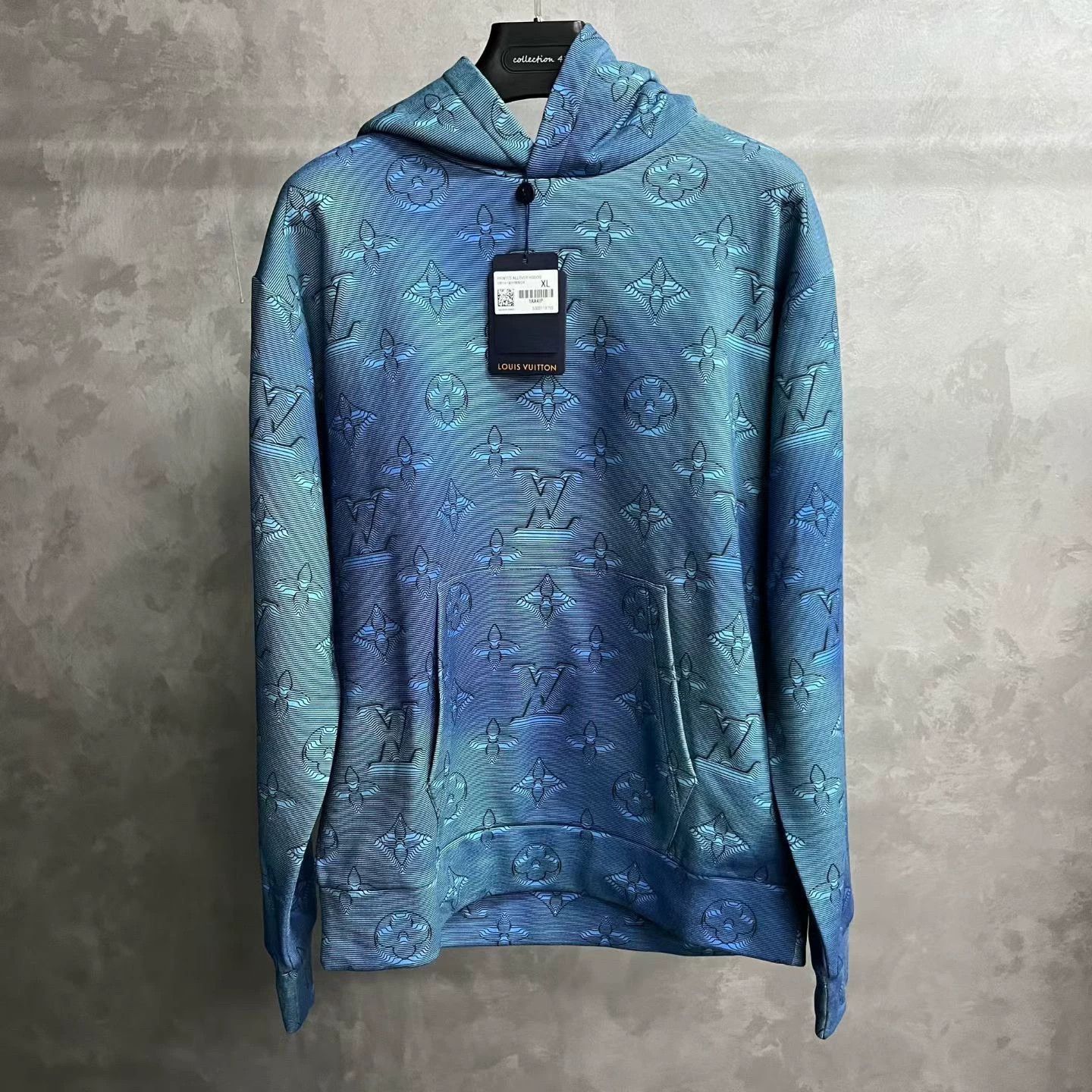 Louis Vuitton louis vuitton blue logo printed sweatshirt Size US XL / EU 56 / 4 - 1 Thumbnail