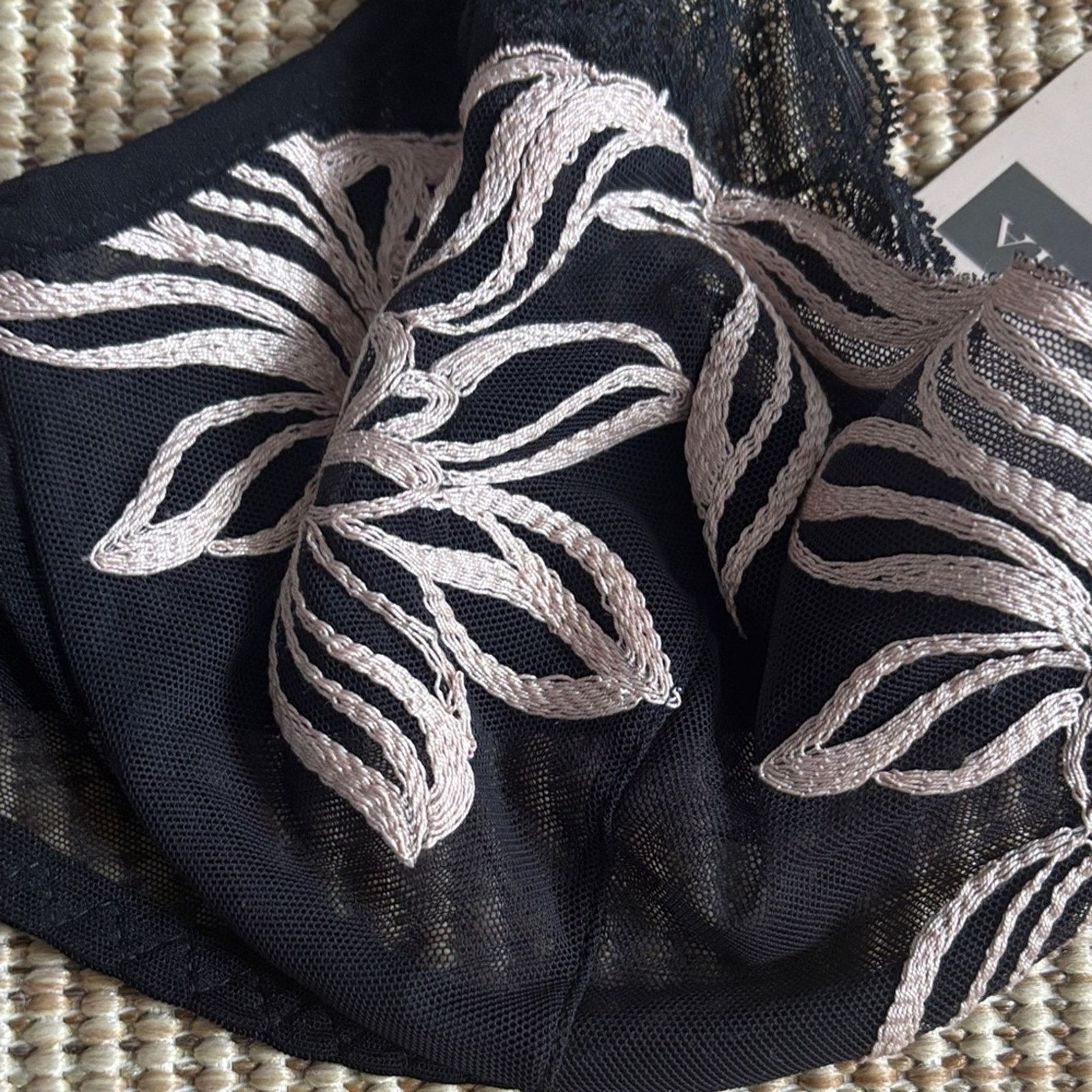 La Perla NWT Malizia by La Perla Black Pink Embroidered Lace Bra 36C Size ONE SIZE - 5 Thumbnail