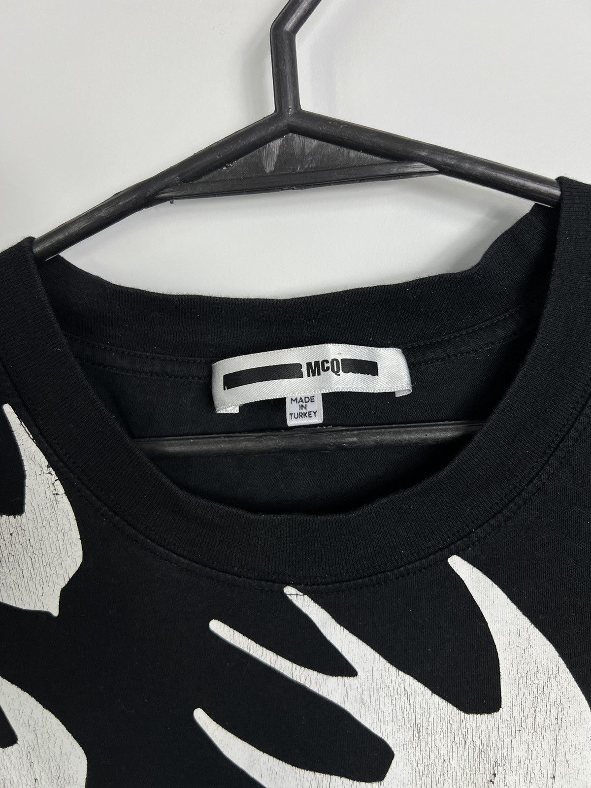 Alexander McQueen Tshirt Alexander McQueen multi logo white black Size US L / EU 52-54 / 3 - 4 Thumbnail