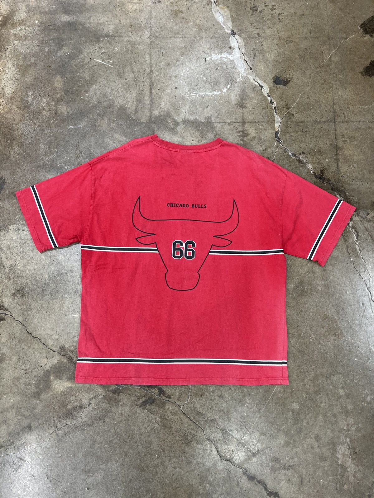 NBA × Vintage Vintage NBA Chicago Bulls Bull Stripe Tee XL Size US XL / EU 56 / 4 - 5 Thumbnail