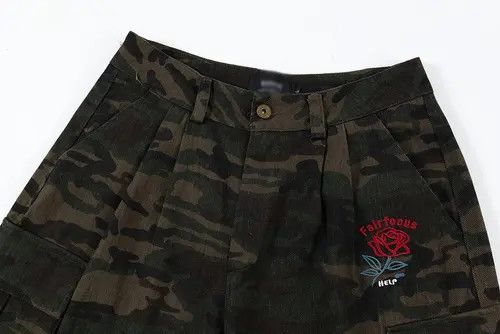 VIBE Men's oversize embroidered rose camouflage denim shorts Size US 32 / EU 48 - 4 Thumbnail