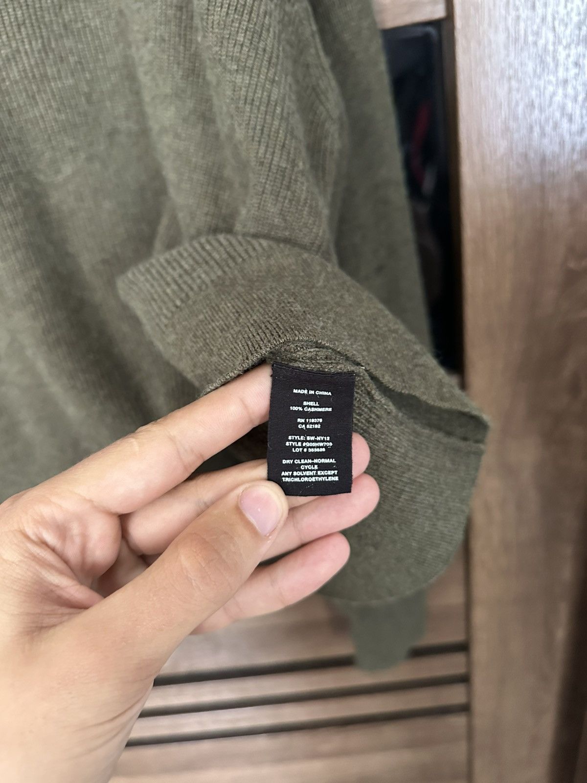 Helmut Lang Helmut Lang Cashmere V-Neck Knit Sweater Pullover Size US S / EU 44-46 / 1 - 10 Thumbnail
