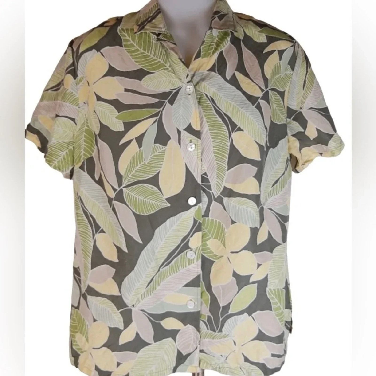 The Unbranded Brand Linden Hill Hawaiian floral print camp shirt, size Large. Size L / US 10 / IT 46 - 1 Thumbnail
