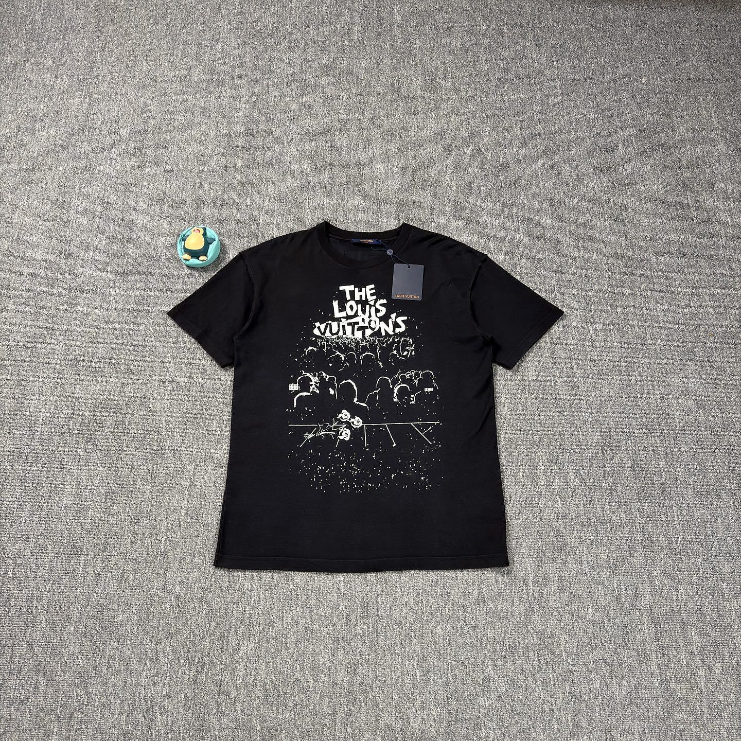 Louis Vuitton Louis Vuitton Logo Graphic T-Shirt Black Size M Size US M / EU 48-50 / 2 - 1 Thumbnail
