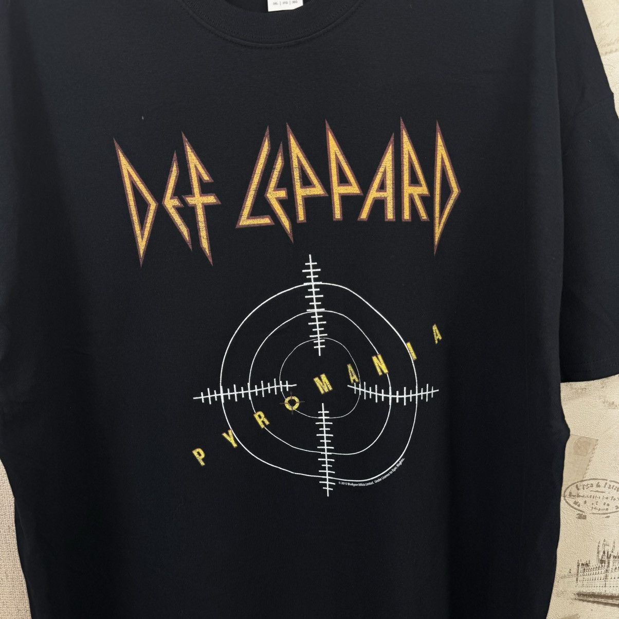 Band Tees × Vintage Vintage Def Leppard T shirt Pyromania 2015 Black Mens Rock Size US XXL / EU 58 / 5 - 10 Thumbnail